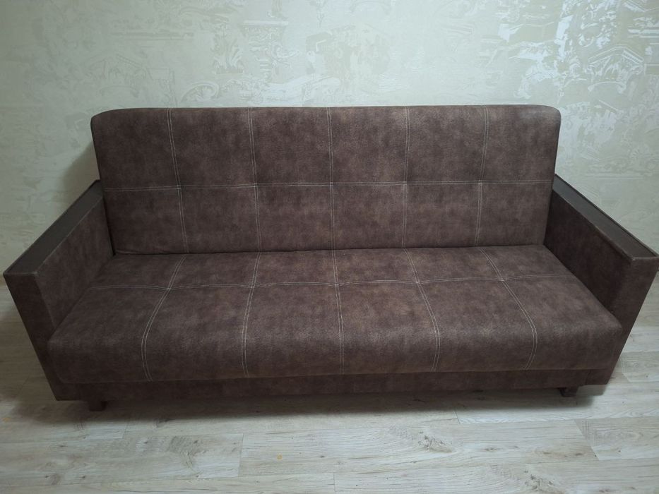 Диван книжка, колір коричневий.