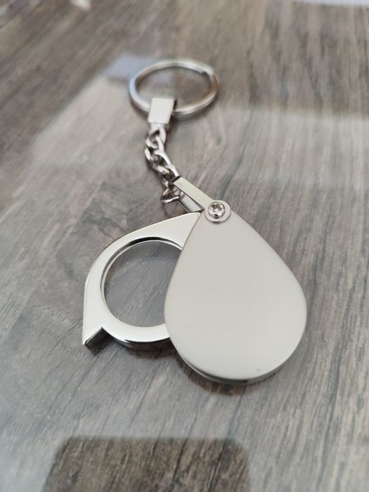 Лупа у металевому корпусі