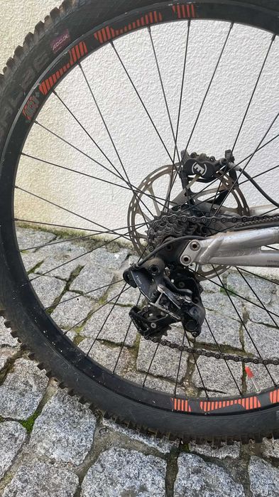 Bicicleta Downhill Commencal Supreme