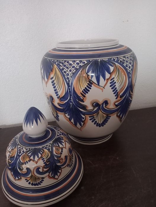 Pote em porcelana