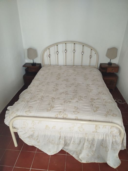 Cama de casal branca