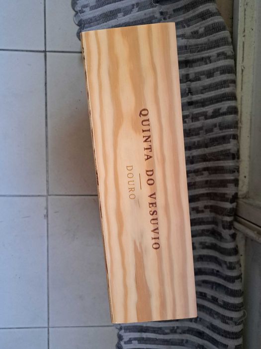 Caixa vinho madeira "Quinta do Vesúvio" nova