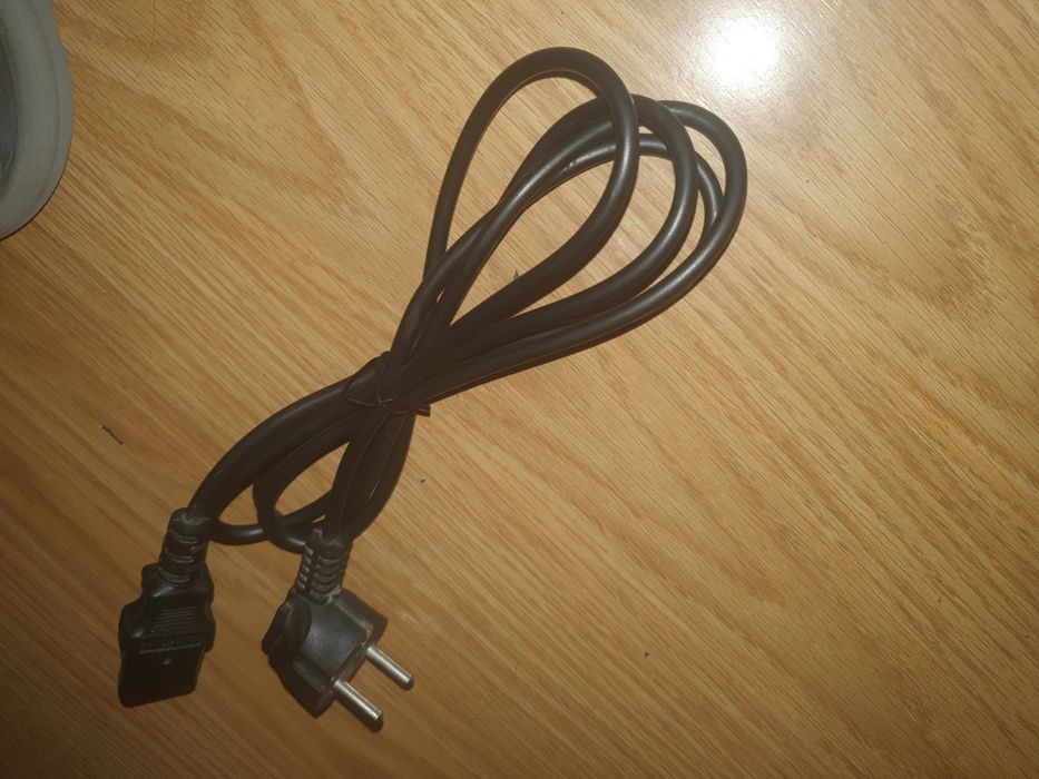 Kabel zasilający do komputera drukarki itp mam też inne kable pytać