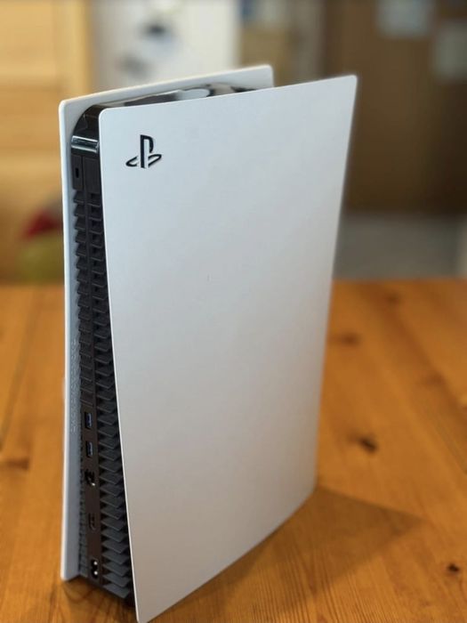 Playstation 5 Digital Edition з двома геймпадами