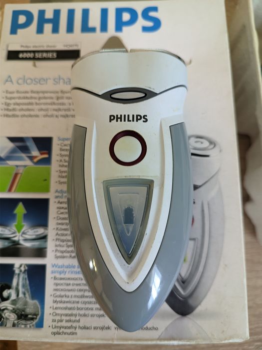 Електробритва Philips HQ6070