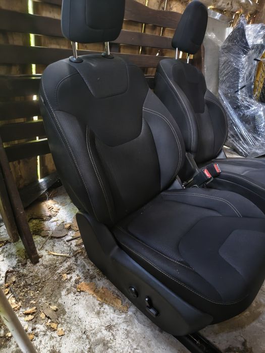 Sprzedam komplet foteli do jeep Cherokee KL europa