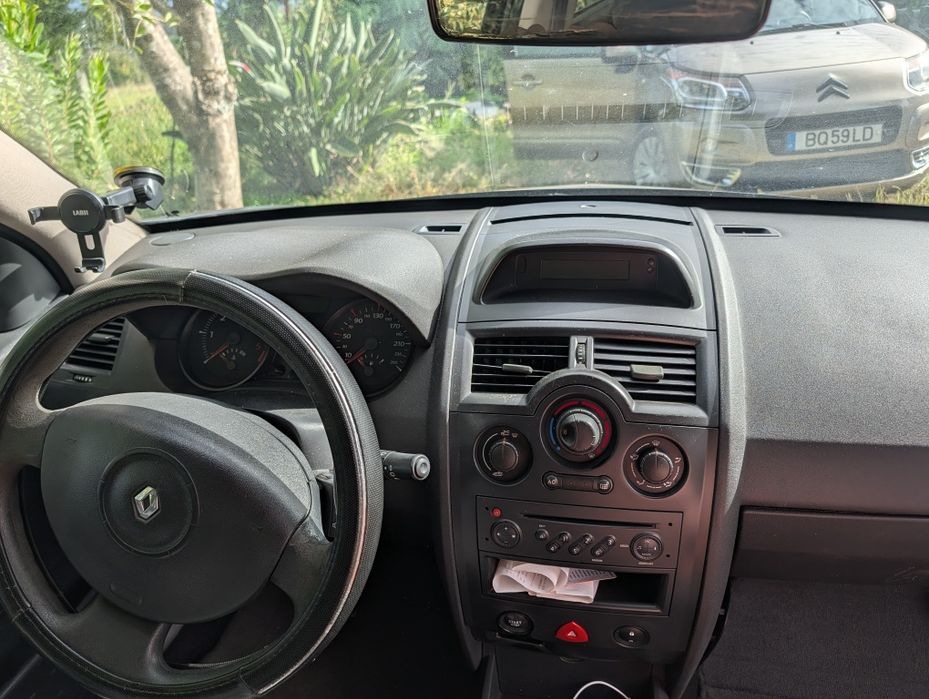 Renault Mégane 1.5 dCi 2007 – para reparação ou peças (correia de distribuição partida)