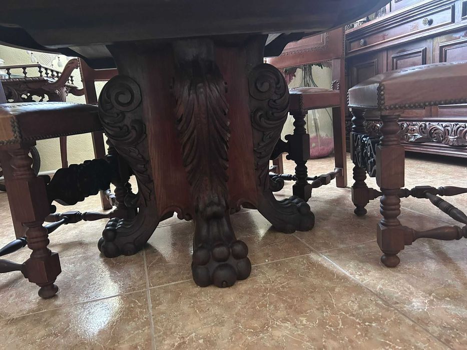 Conjunto de Sala de Jantar em Madeira Maciça