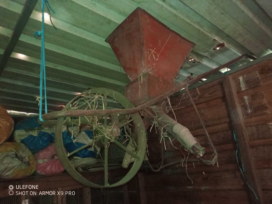 Adubador usado em bom estado