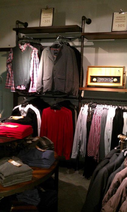 Meble Sklepowe - wyposażenie sklepu Medicine 150mkw