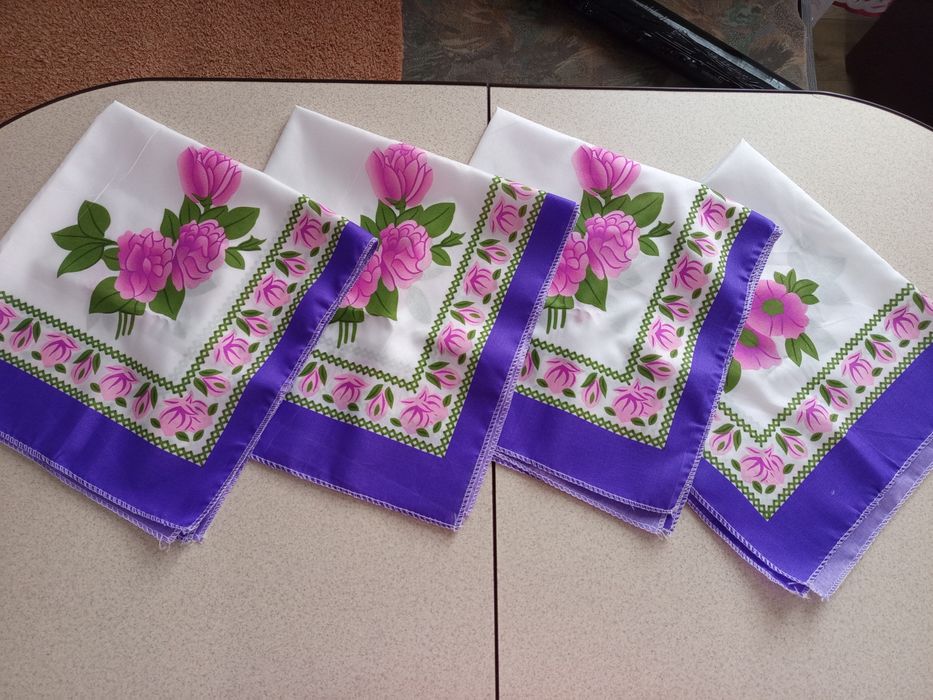 Продам хустки. Нові. Ціна від 30 до 100 грн
