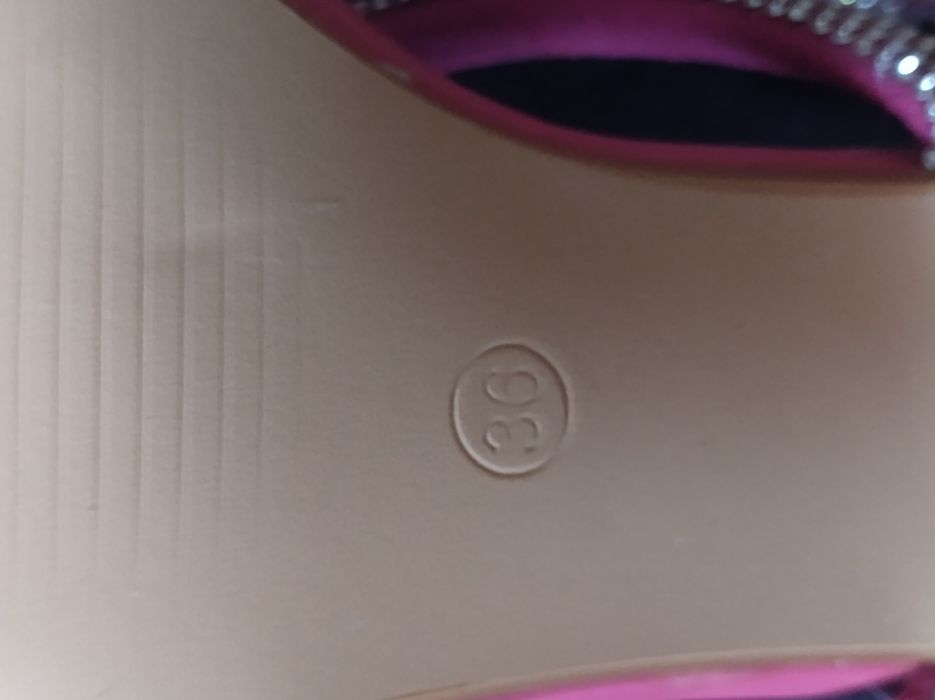 Fuksjowe szpilki różowe klapki na obcasie diamenciki barbie wesele