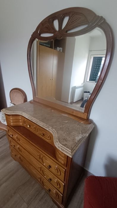 Quarto de Casal Completo em Madeira Maciça