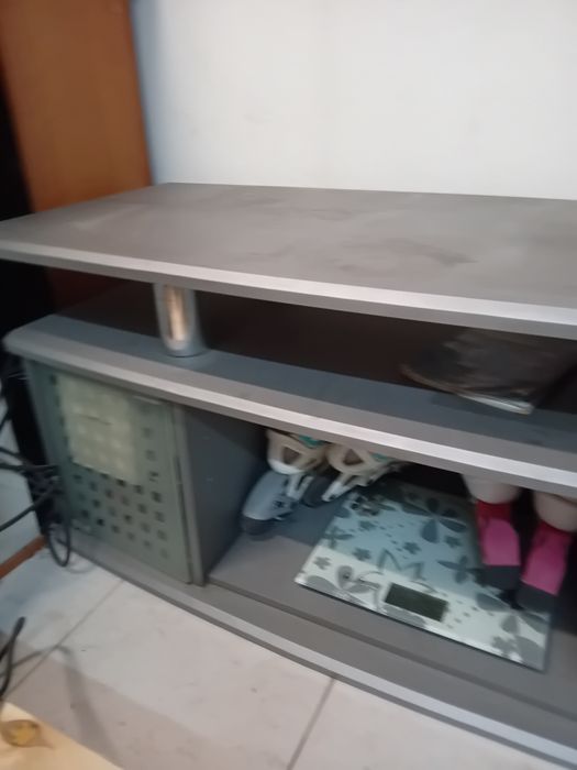 Móvel TV cinzento com duas portas