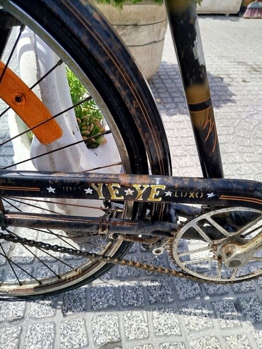 Bicicleta antiga pastelaria tudo original