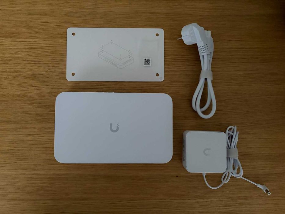Ubiquiti UniFi Cloud Gateway Fiber – brama sieciowa 10G, 2.5GbE, stan idealny
