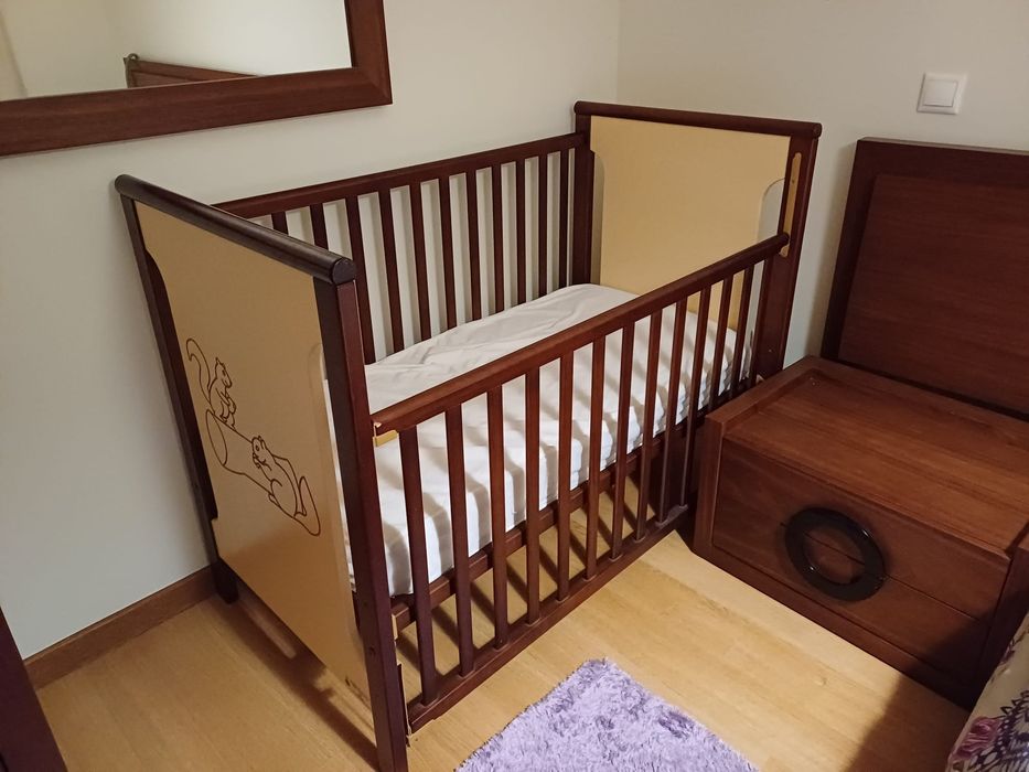 Berço bebe marca  pueri com colchão .