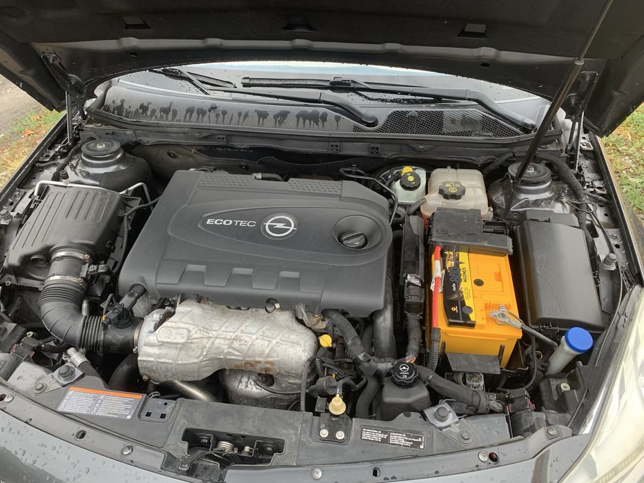 Опель інсігнія 2010 рік