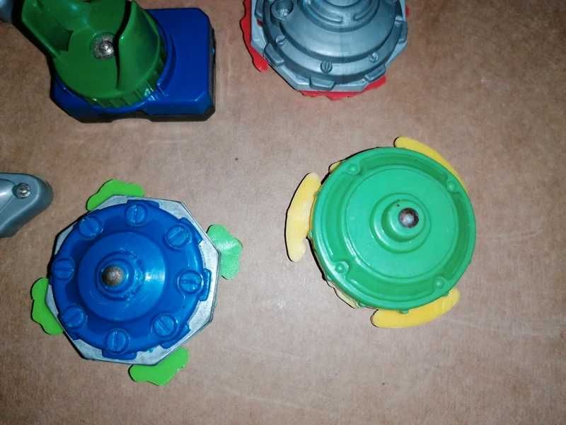 Conjunto de Beyblades Antigos
