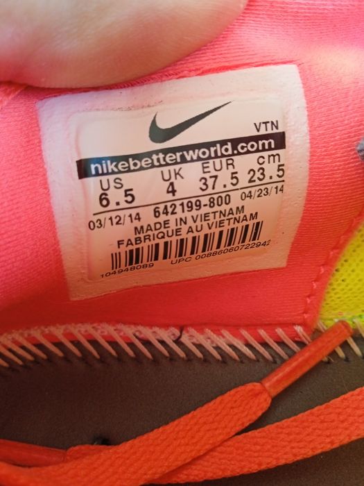 Кросівки Nike.Для бігу, тренування та повсякденному використанню.