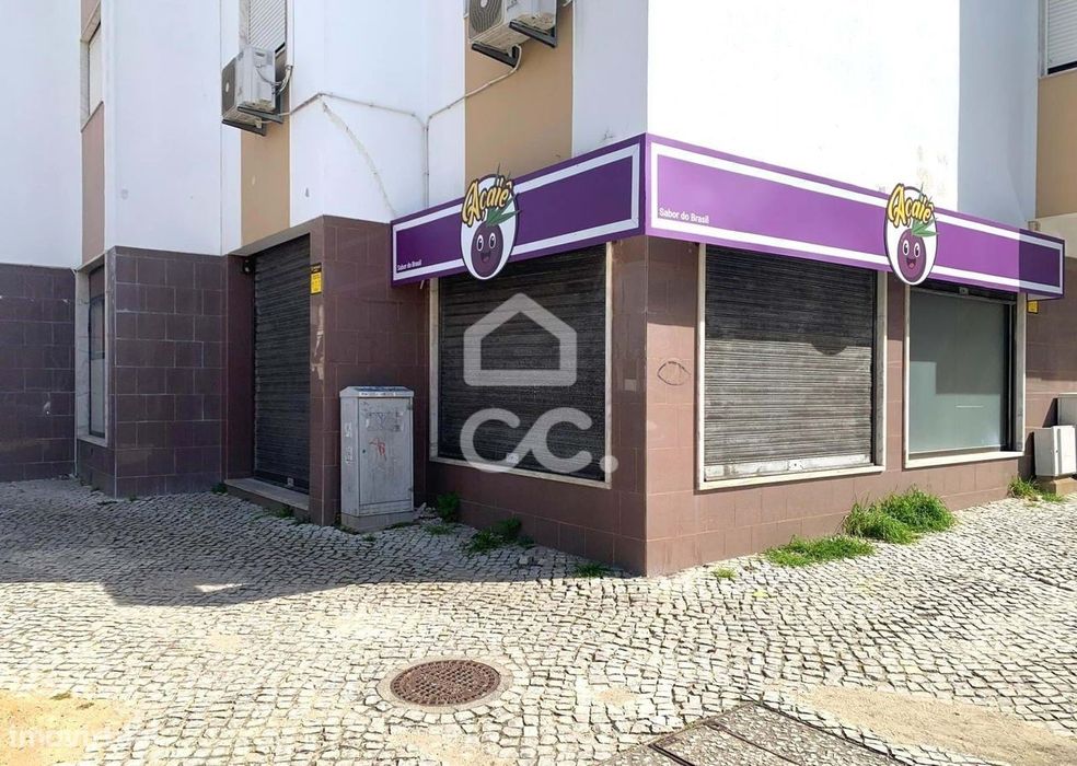 Loja muito bem localizada na Amora, para Arrendar