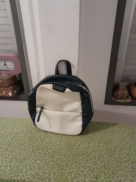 Vendo Mochila de Senhora VILANOVA muito bonita como nova