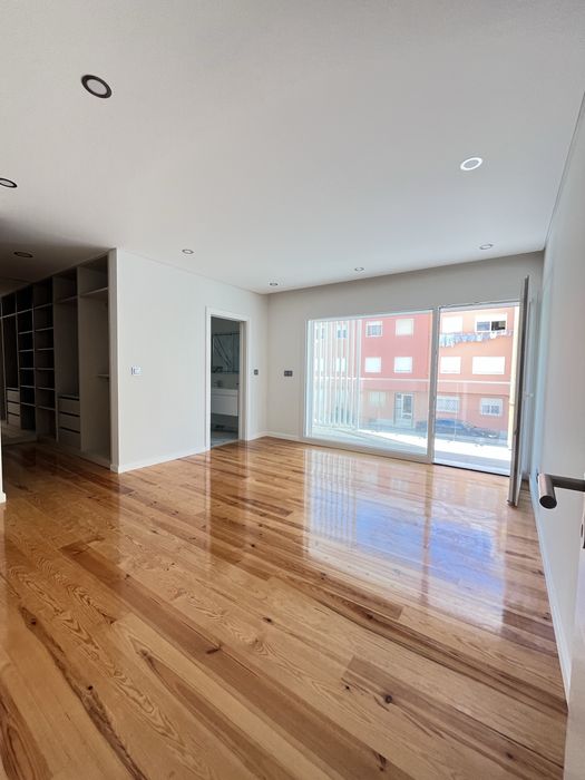 Apartamento de Luxo T4-Arrendo