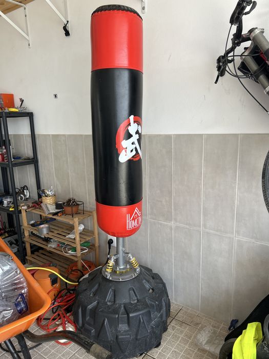 Saco de boxe com base
