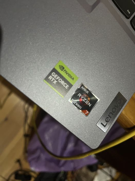 Portatil Lenovo LOQ 9 AMD Ryzen 7 RTX 4050