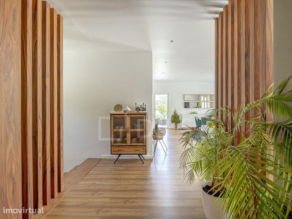 Moradia T3 contemporânea com 3 suítes e garagem em Cabriz, Sintra