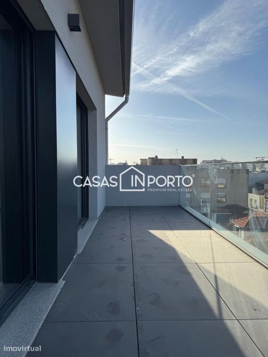 Apartamento recuado, com terraço e vistas fantásticas em Matosinhos