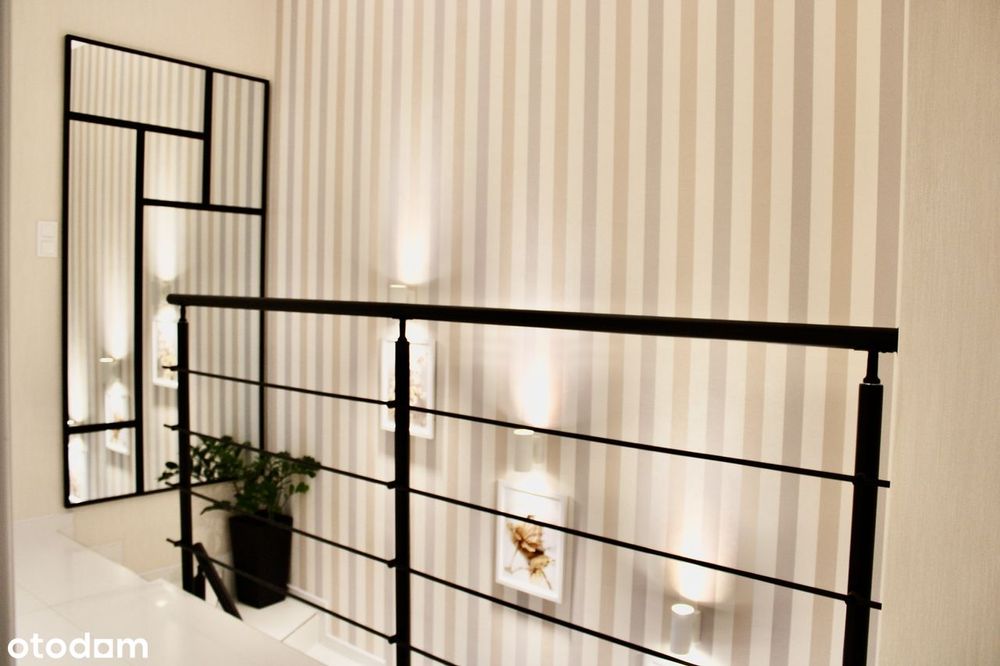 Dom Szeregowy/Garaż/5 Pokoi / 2 Łazienki / Fotowoltaika / Ogródek