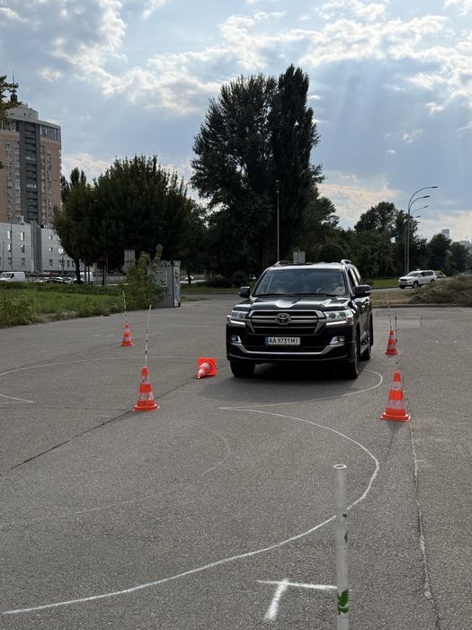 Автоінструктор з водіння,приватний інструктор, єкстремальне водіння