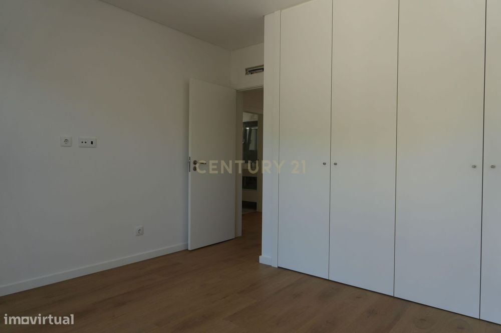 Luxuosa Moradia Nova na Costa da Caparica, Almada