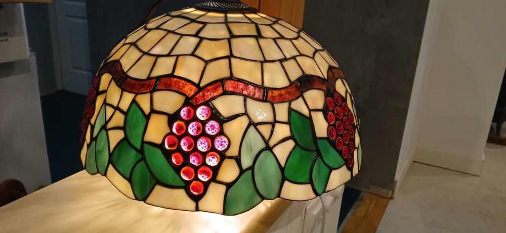 Lampa witrażowa w stylu Tiffany szklana