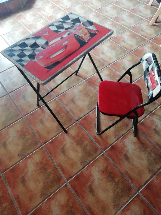 2 cadeiras dobráveis de criança
