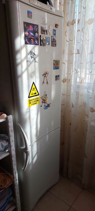 Продам холодильник INDESIT  в хорошем  состоянии