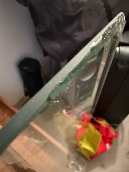 Mesa de centro / apoio em madeira com tampo em vidro e gaveta