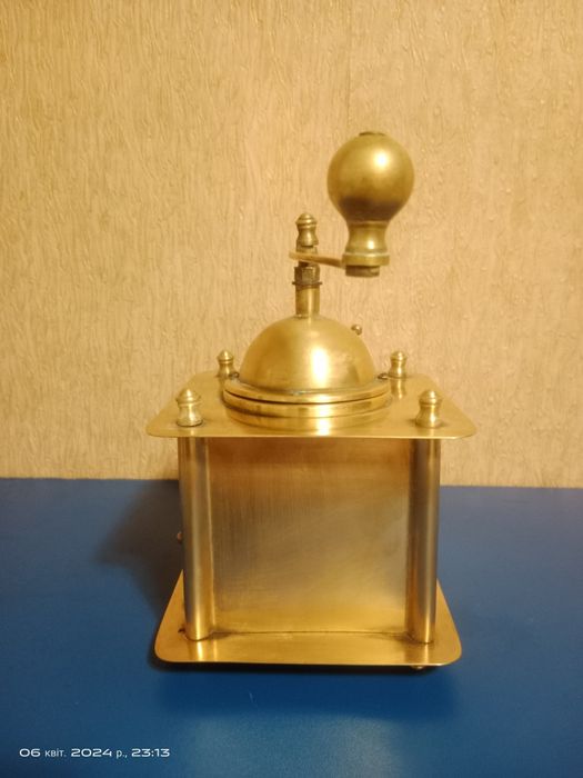 Кавомолка латунна