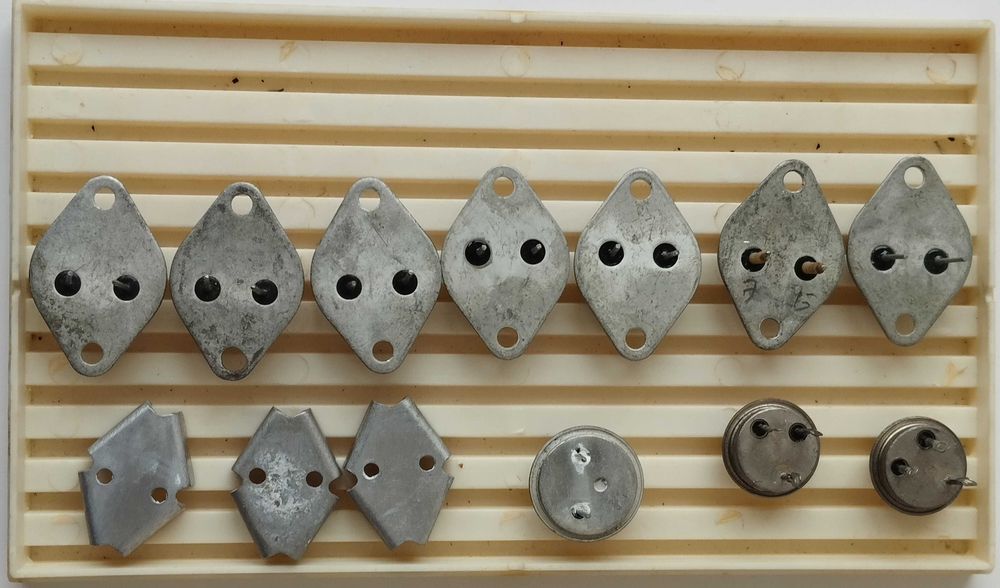 Продам транзистори часів СРСР. Ціна вказана за все, що на фото.