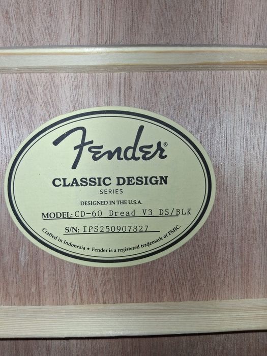 Guitarra acústica Fender cd-60 e capa da fender