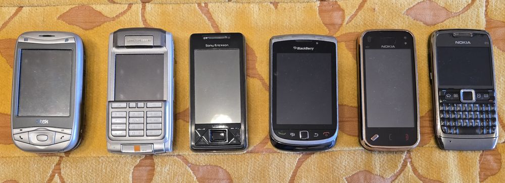 Conjunto de telemóveis qwerty