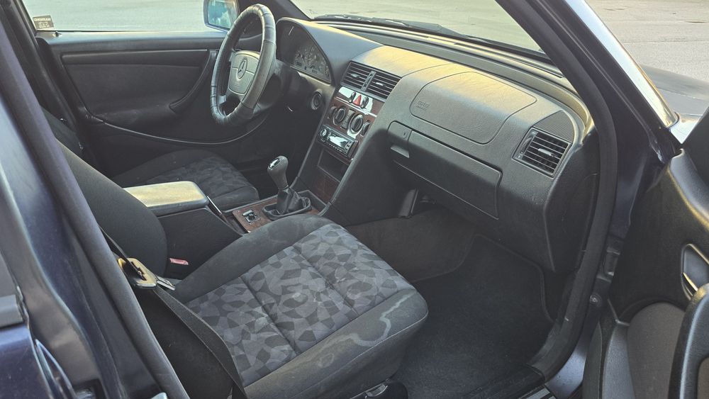 Mercedes-Benz C200