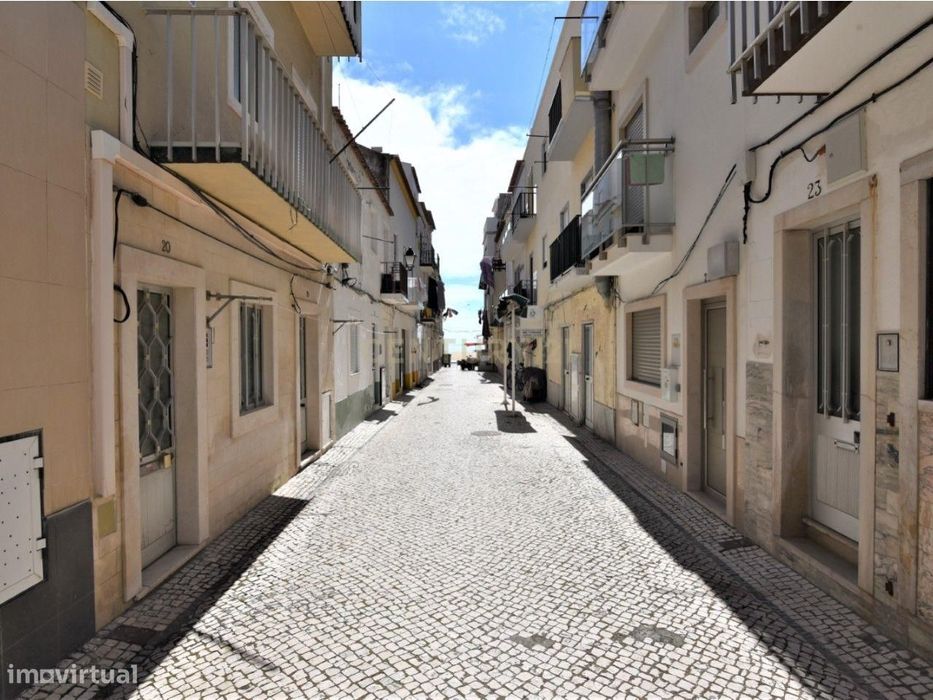 Prédio - Apartamento + Espaço Comercial - Centro Histórico da Nazaré