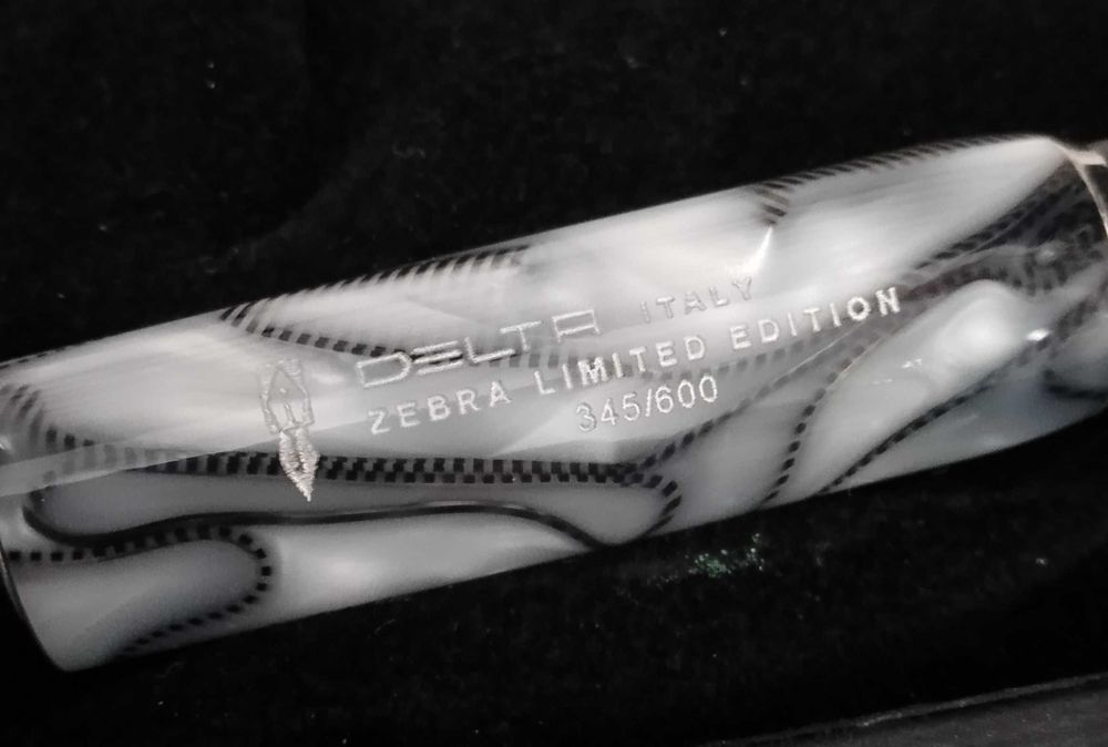 Caneta Delta Zebra, edição limitada de coleção