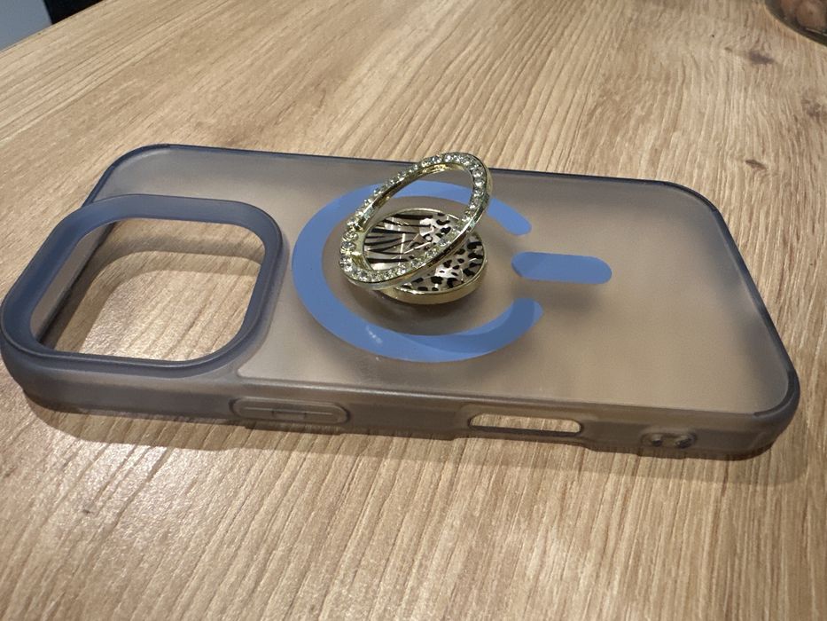 Iphone 16 pro z ładowarką orginalną
