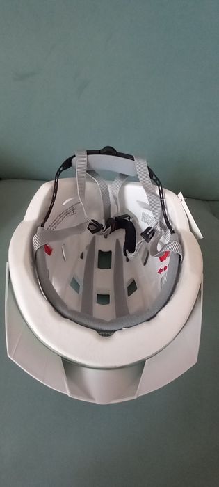 Kask rowerowy damski.