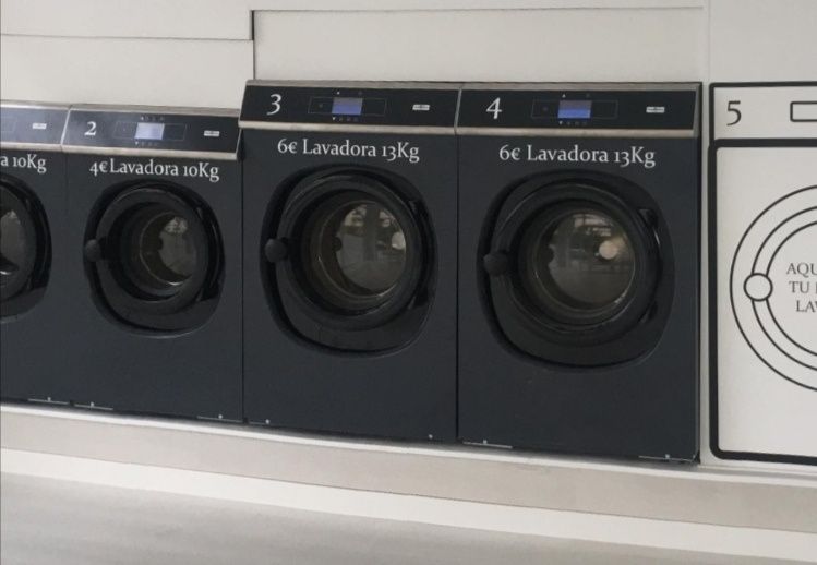 Máquina de lavar roupa e secar roupa Self service