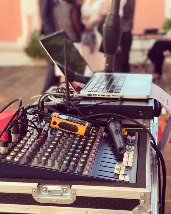 Aluguer equipamento dj som iluminação audiovisuais eventos festas