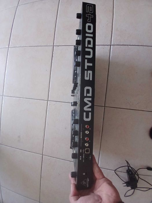 Mesa Controlo de DJ Behringer CMD Studio 4A